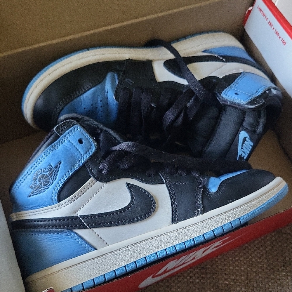 Nike Air Jordan 1 Retro High OG "UNC Toe" sneakers